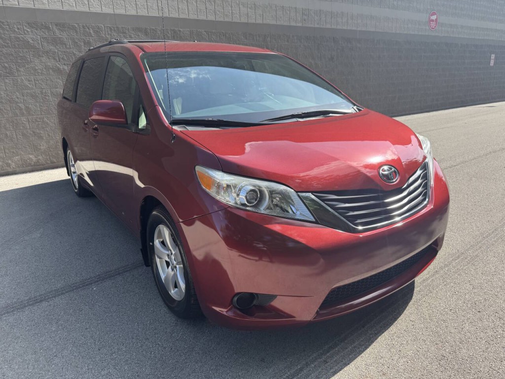 2013 Toyota Sienna Image 7