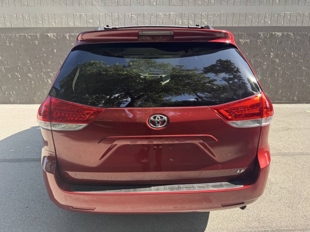 2013 Toyota Sienna Image 15