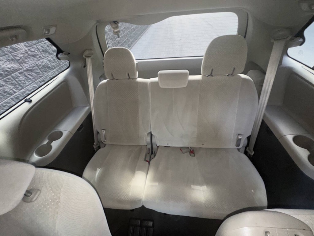 2013 Toyota Sienna Image 26