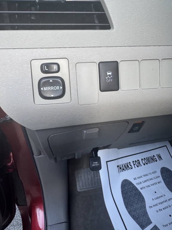 2013 Toyota Sienna Image 31