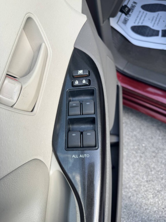 2013 Toyota Sienna Image 34