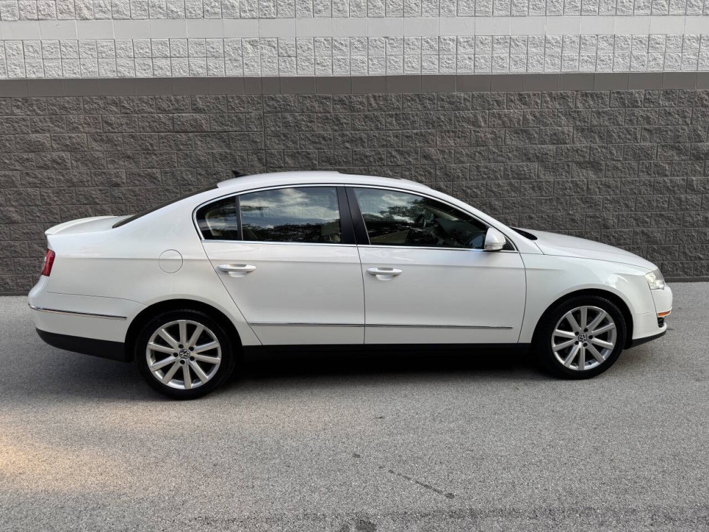 2010 Volkswagen Passat Image 5