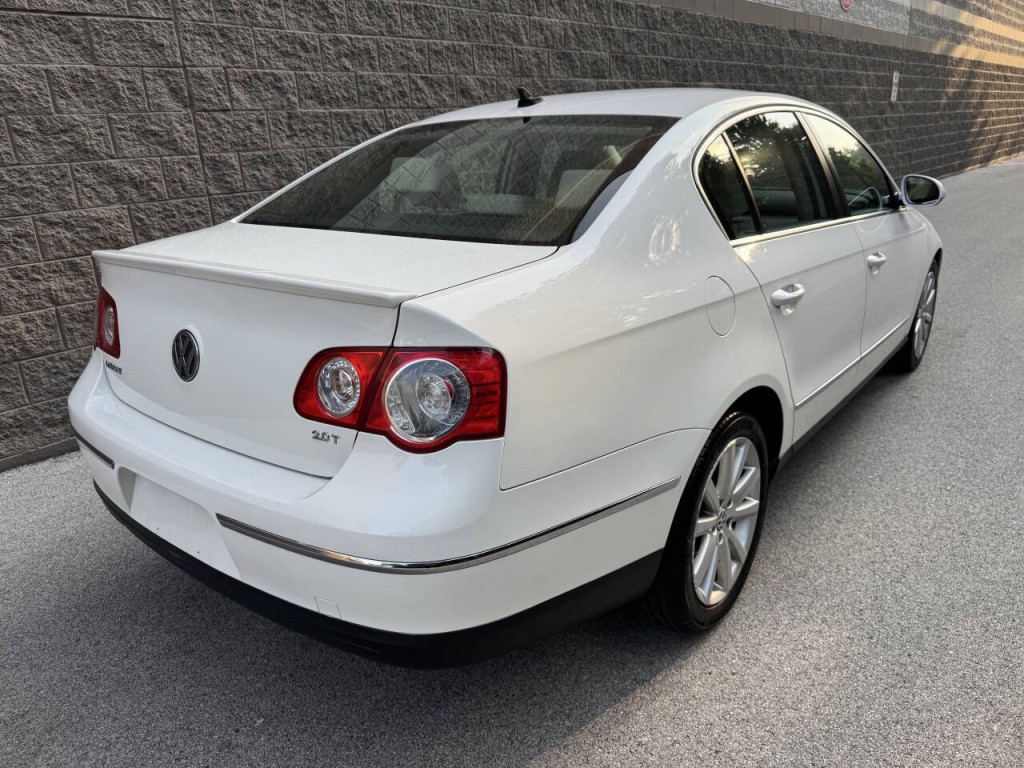 2010 Volkswagen Passat Image 6