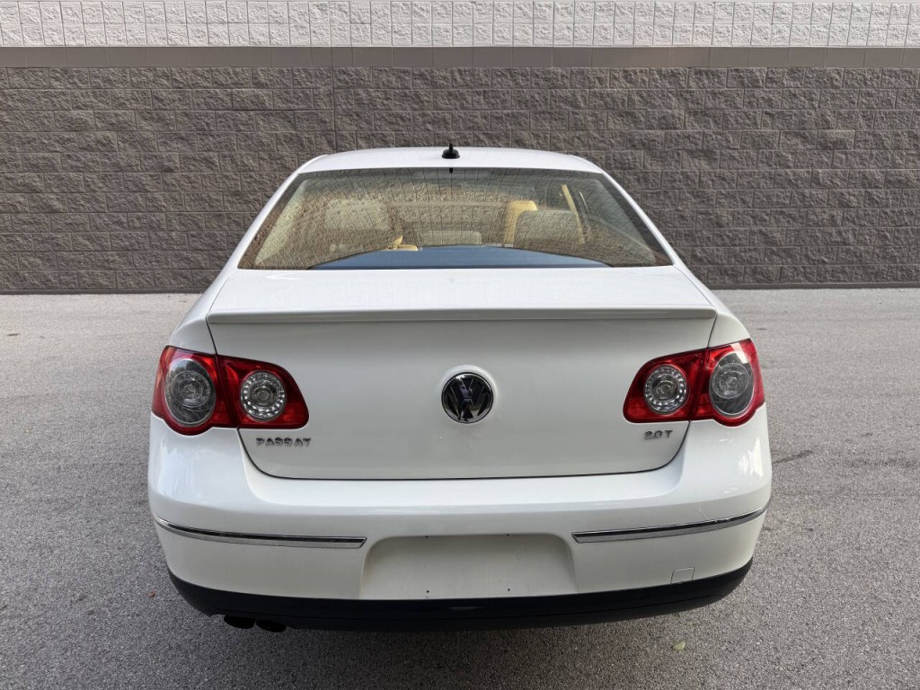 2010 Volkswagen Passat Image 7