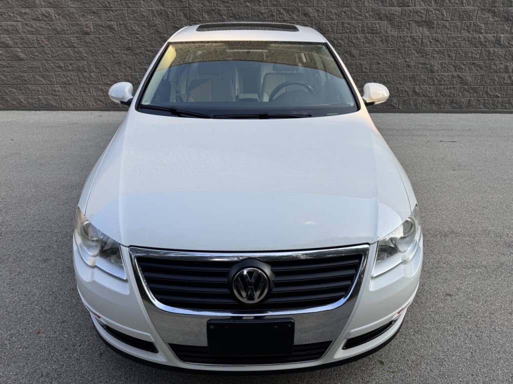 2010 Volkswagen Passat Image 8