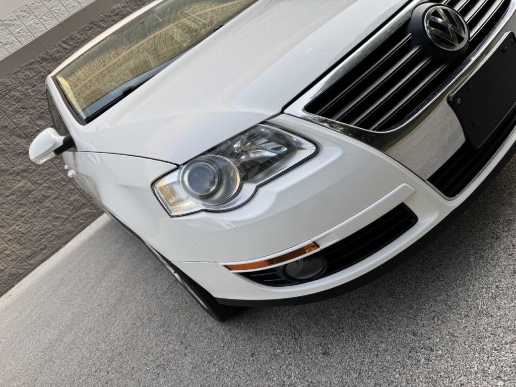 2010 Volkswagen Passat Image 9
