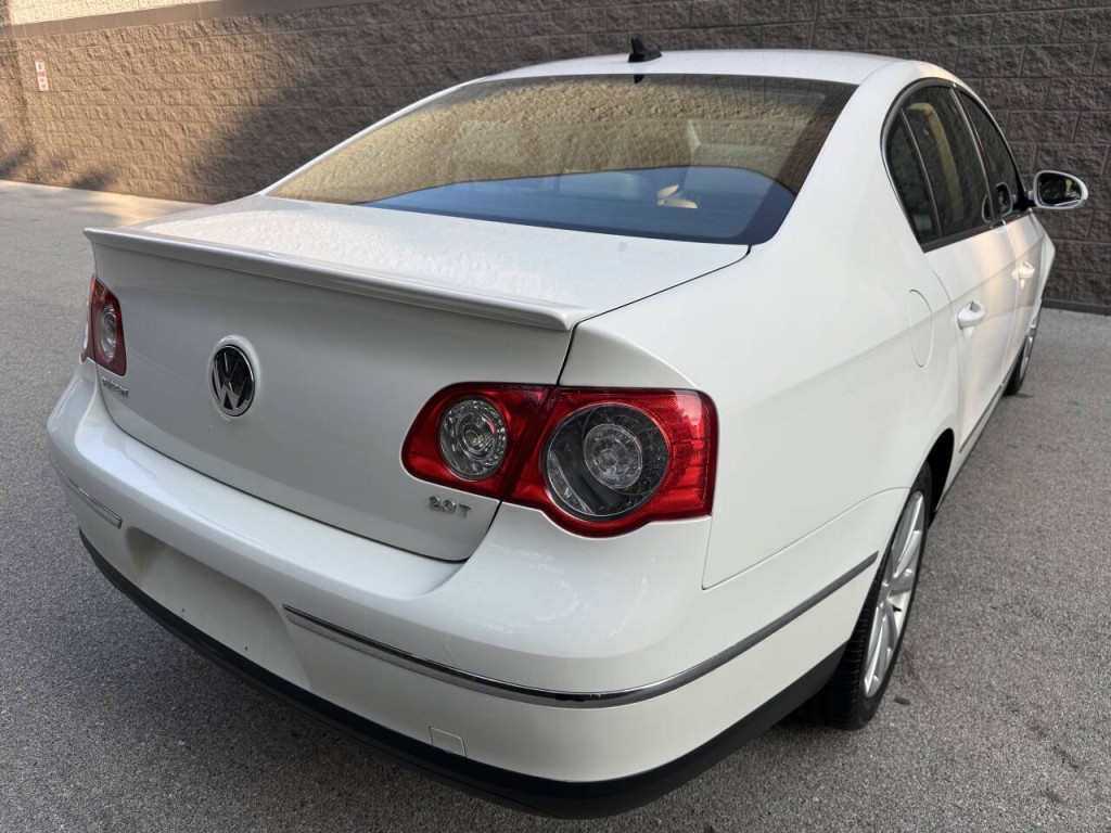 2010 Volkswagen Passat Image 10