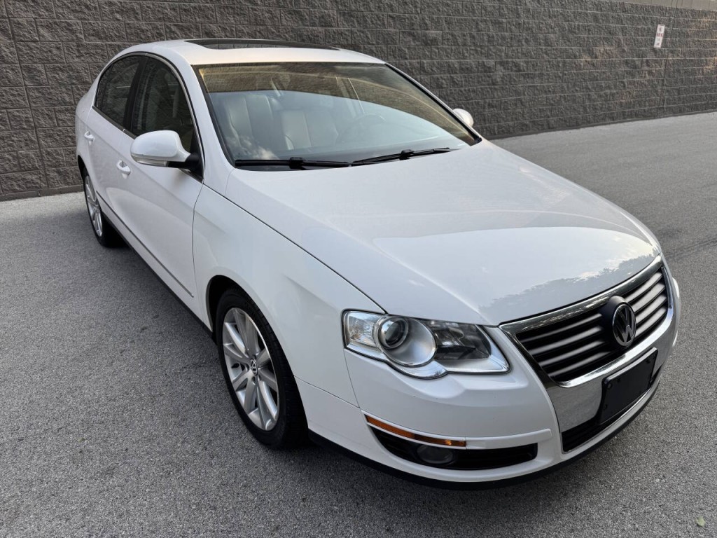 2010 Volkswagen Passat Image 11