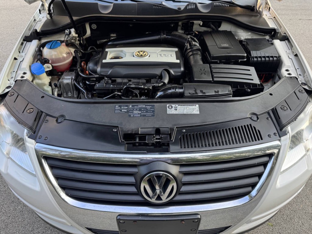 2010 Volkswagen Passat Image 12