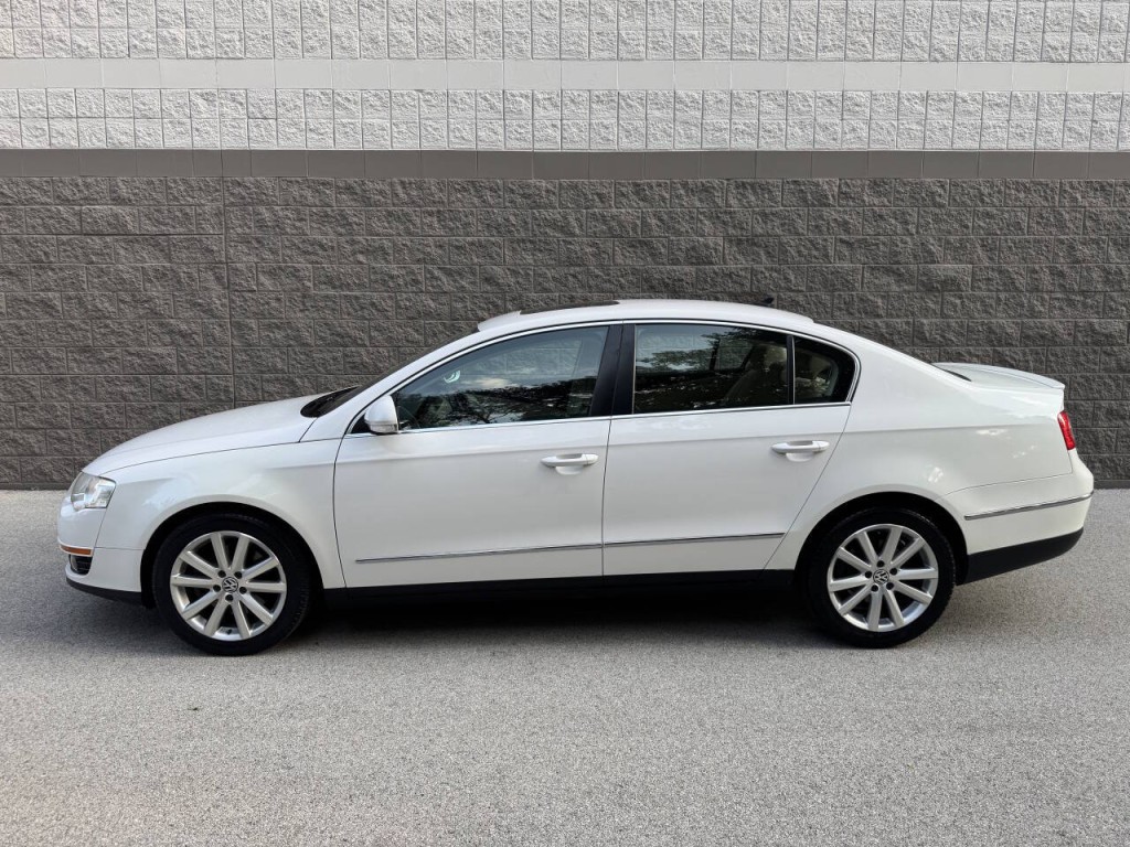 2010 Volkswagen Passat Image 13