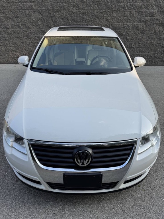 2010 Volkswagen Passat Image 14