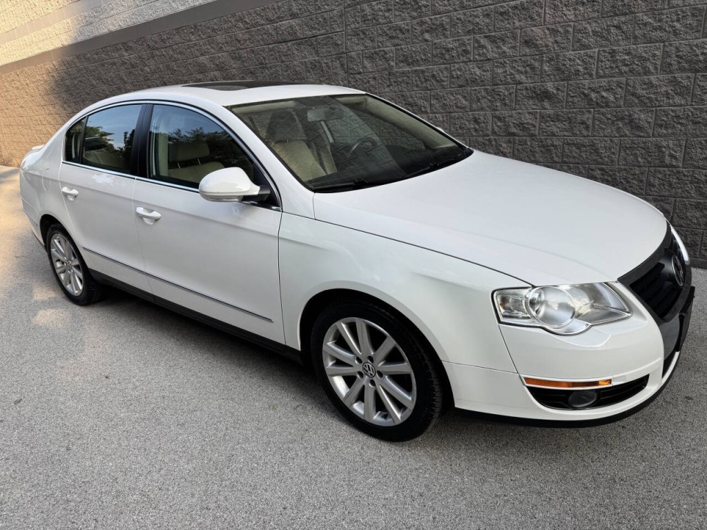 2010 Volkswagen Passat Image 17