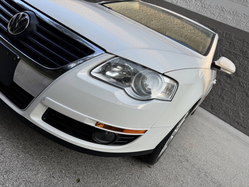 2010 Volkswagen Passat Image 18