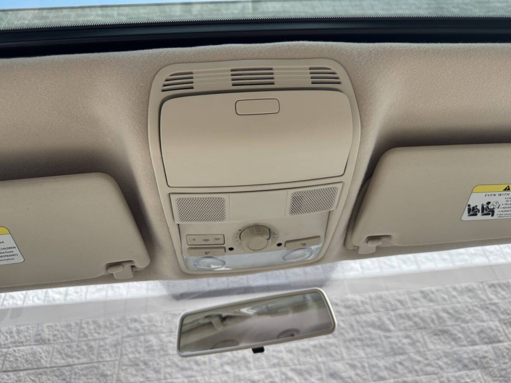 2010 Volkswagen Passat Image 29