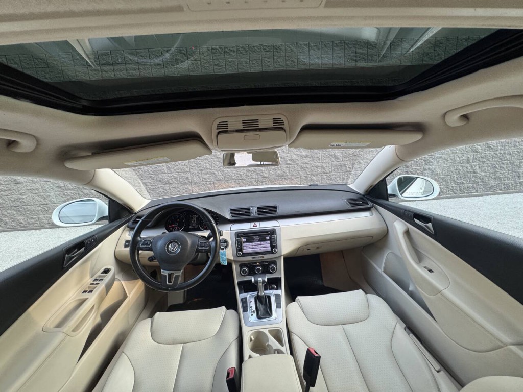 2010 Volkswagen Passat Image 33