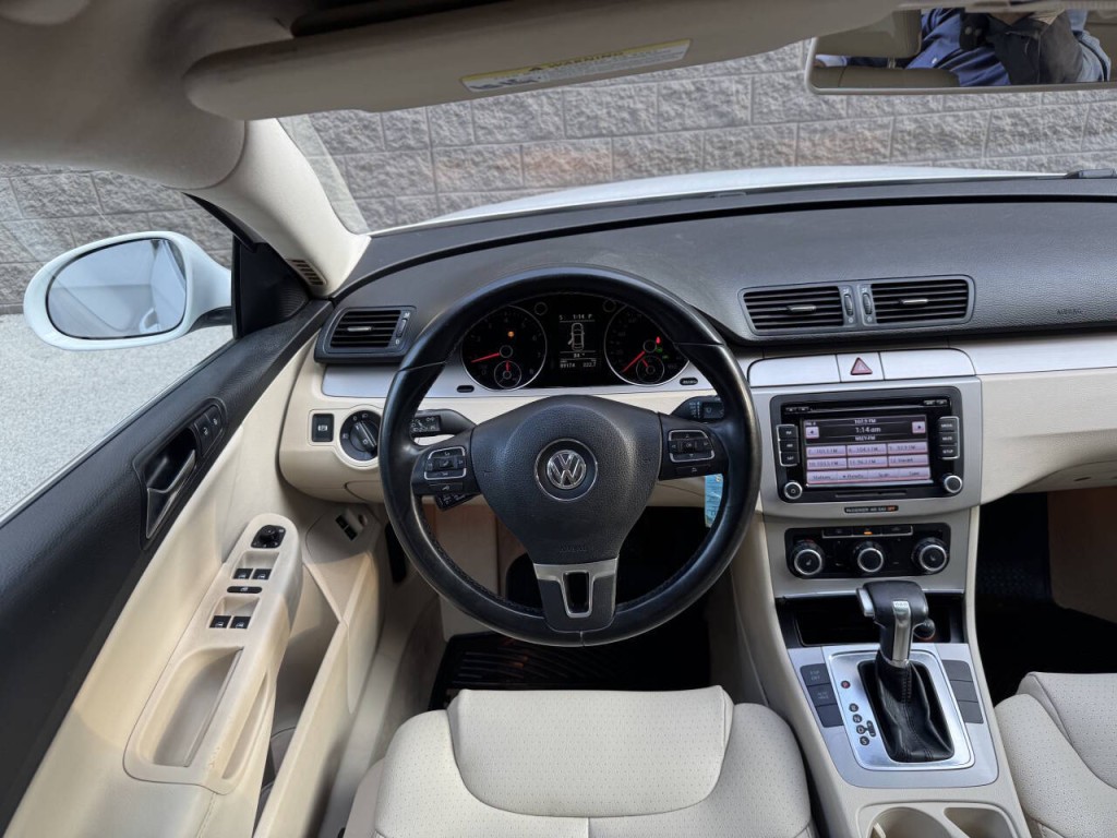 2010 Volkswagen Passat Image 34