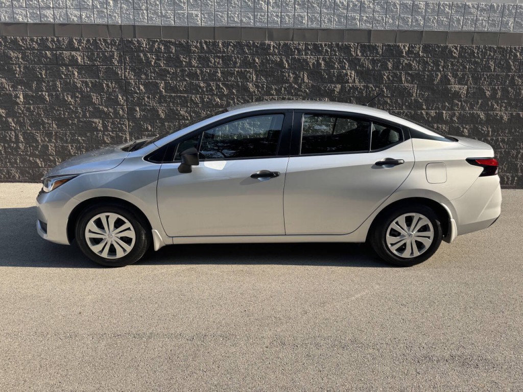 2023 Nissan Versa Image 2