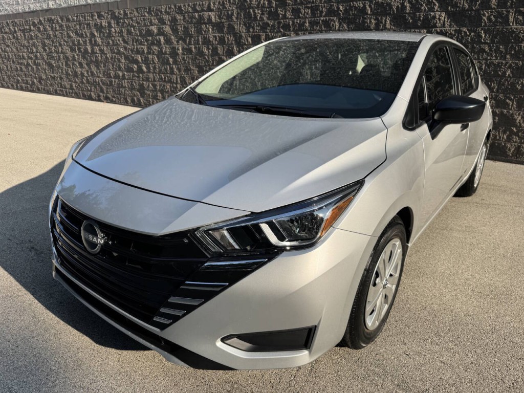 2023 Nissan Versa Image 4