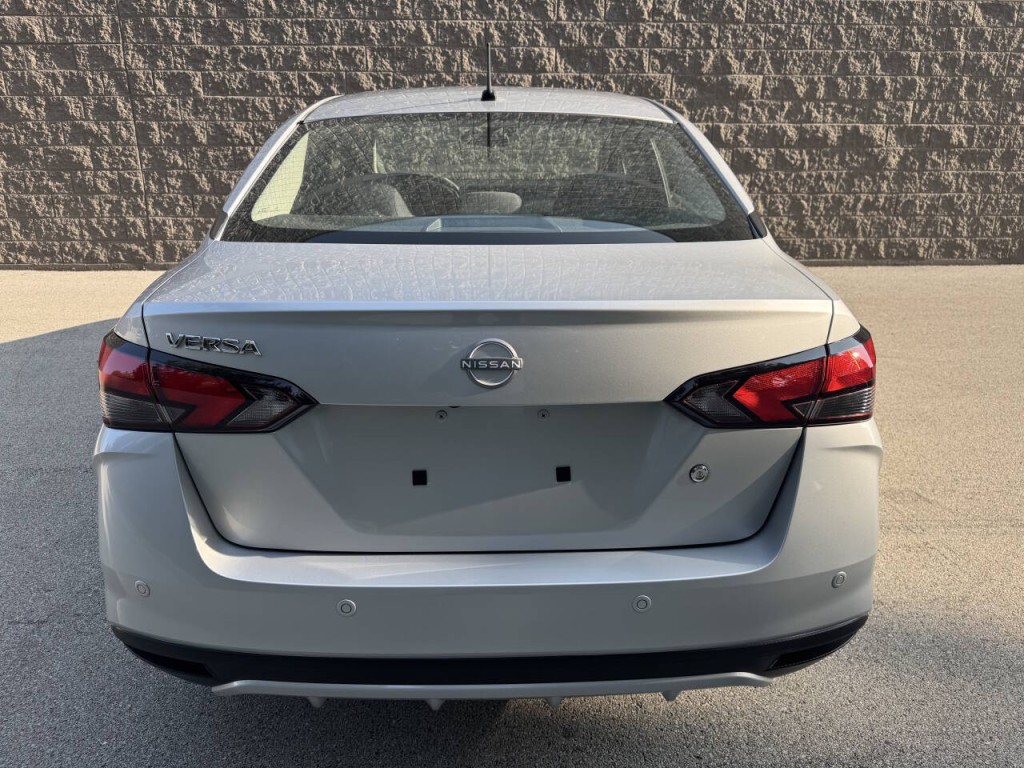 2023 Nissan Versa Image 9