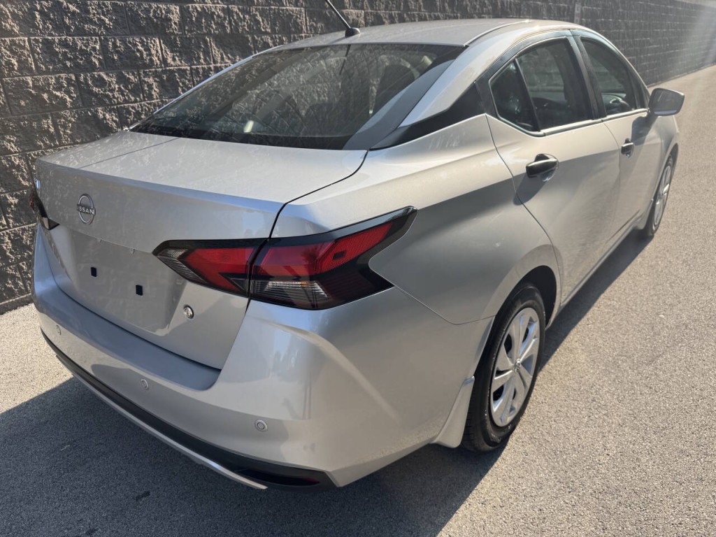 2023 Nissan Versa Image 10