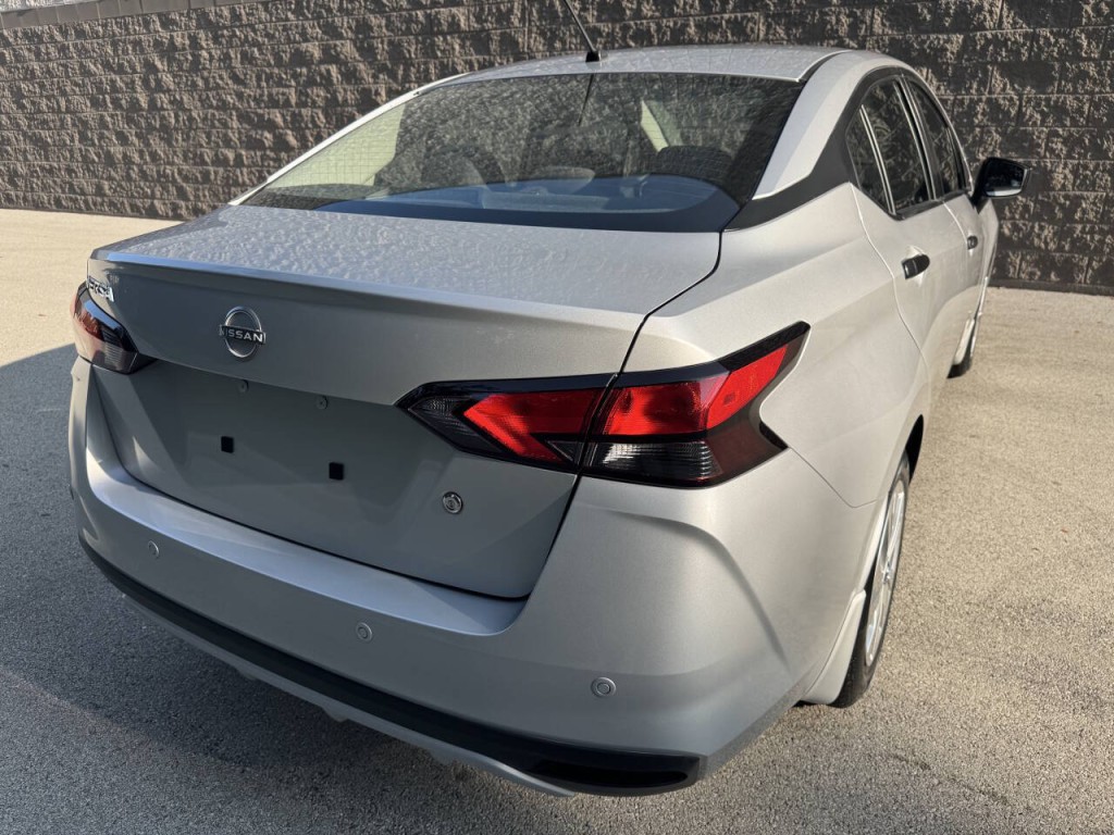 2023 Nissan Versa Image 11