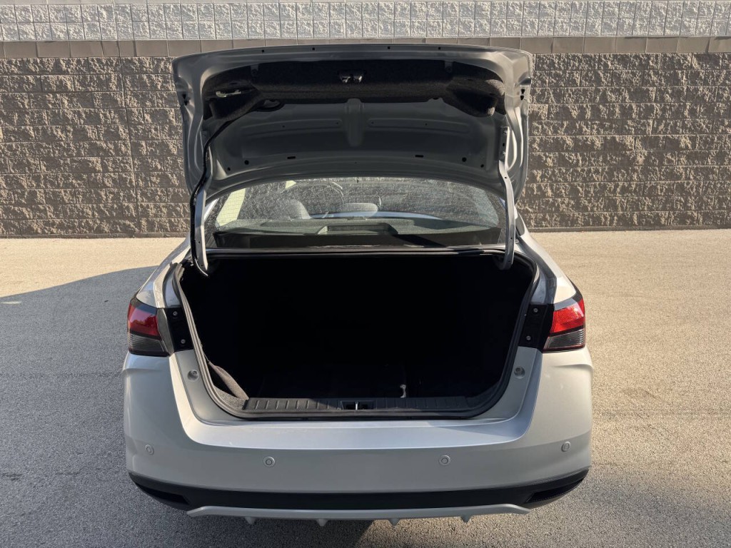 2023 Nissan Versa Image 12