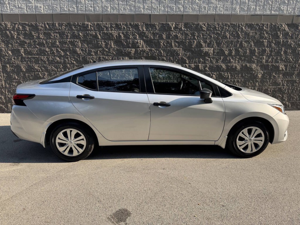 2023 Nissan Versa Image 13