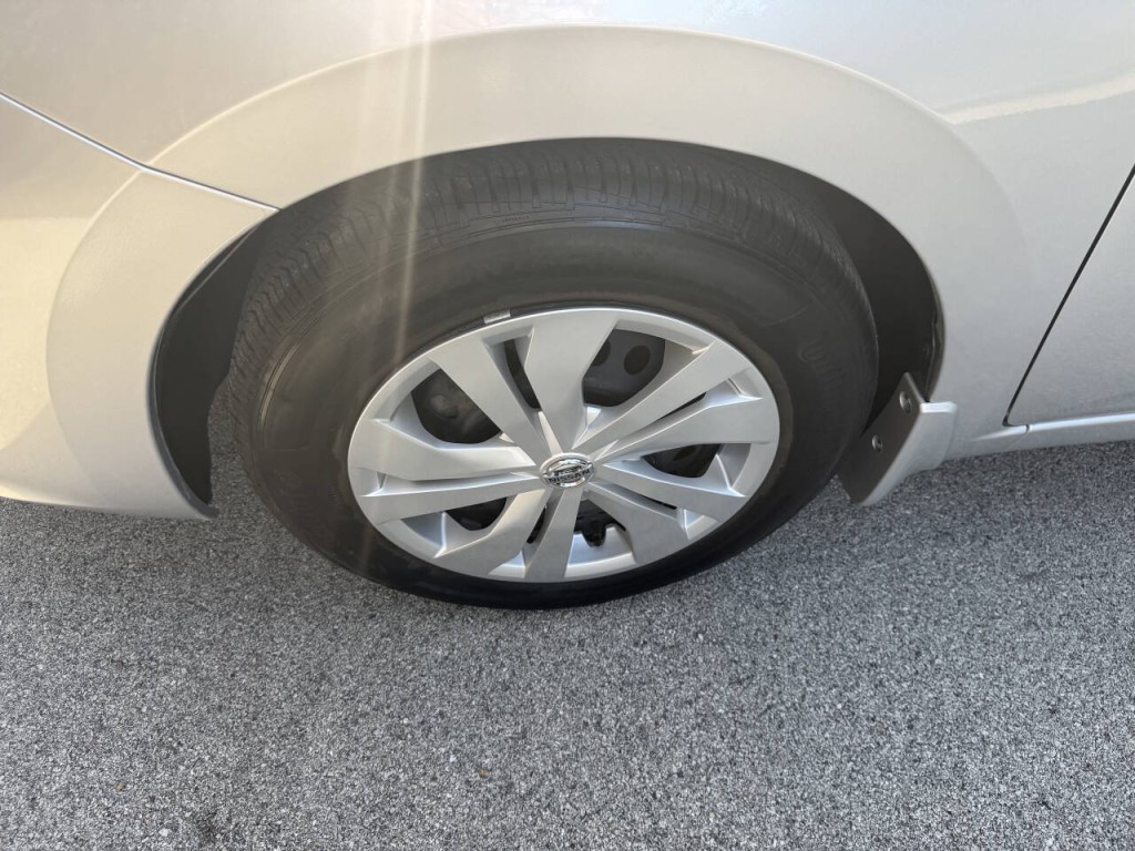 2023 Nissan Versa Image 15