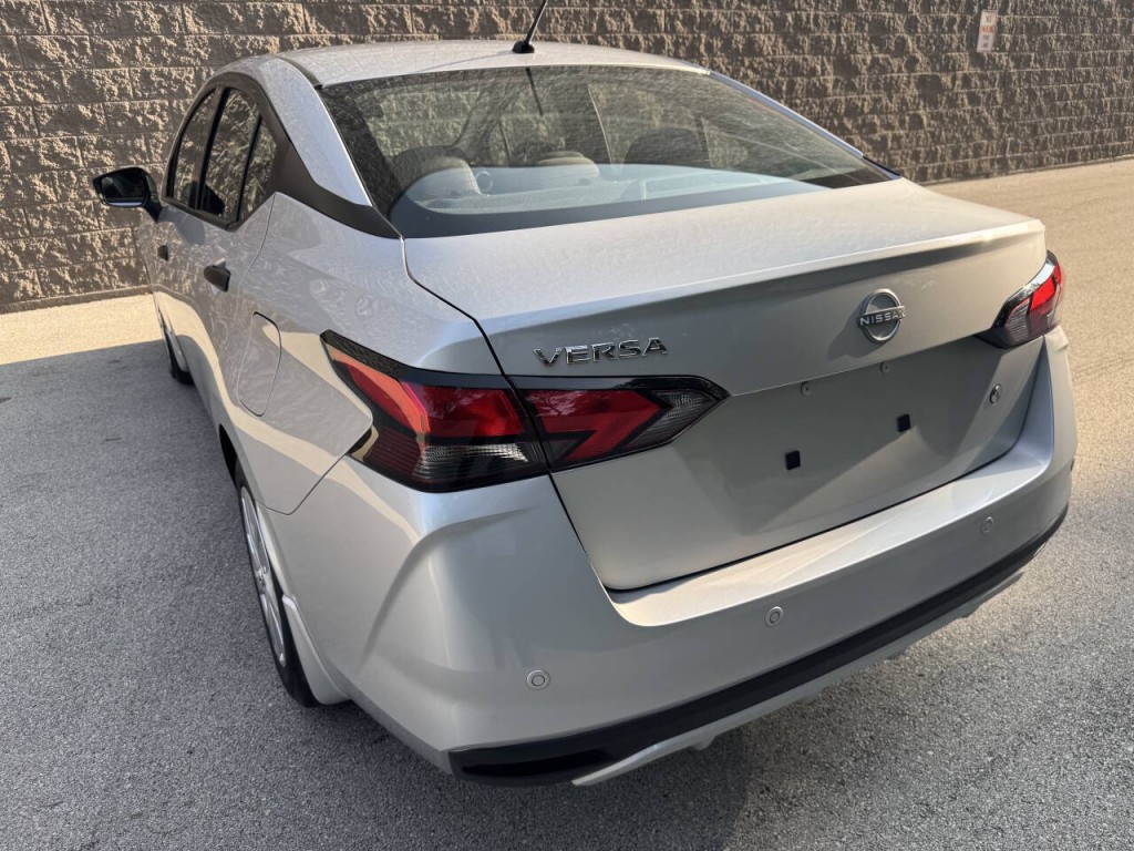 2023 Nissan Versa Image 16