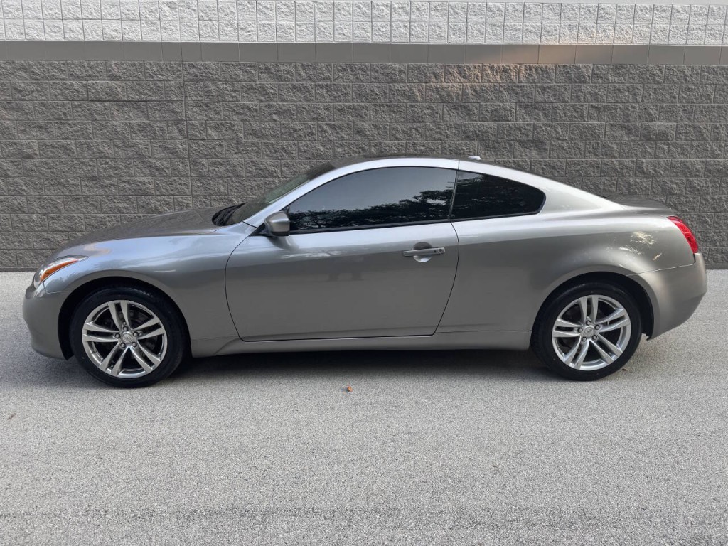 2009 INFINITI G37 Image 9