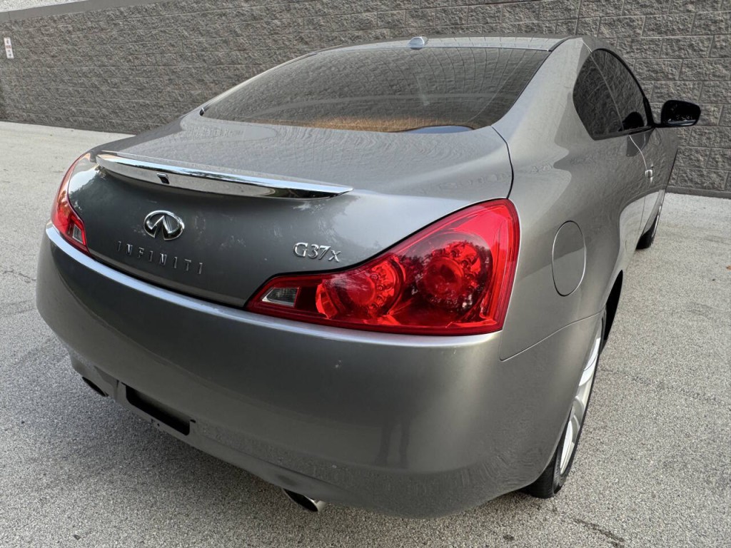 2009 INFINITI G37 Image 10