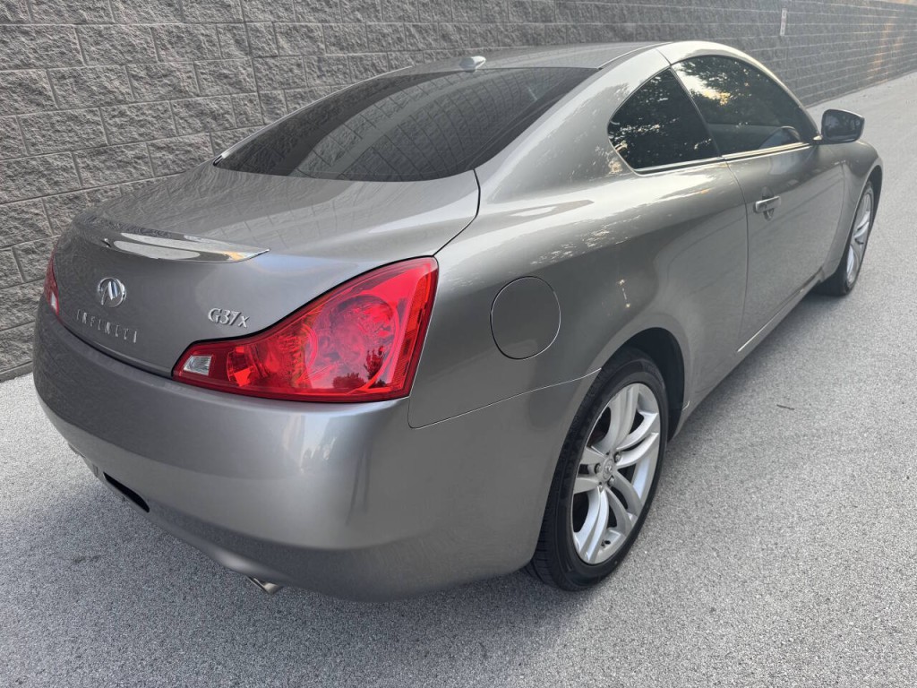 2009 INFINITI G37 Image 11