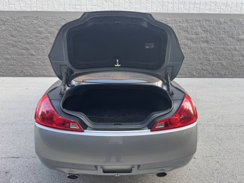 2009 INFINITI G37 Image 12