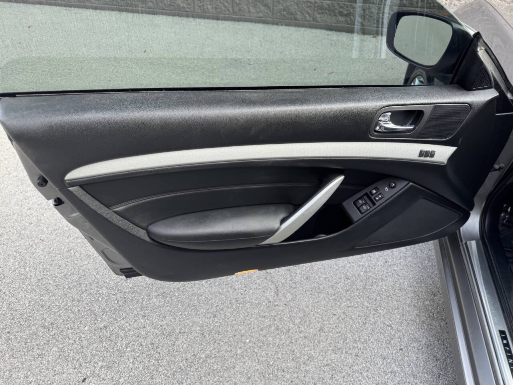 2009 INFINITI G37 Image 28