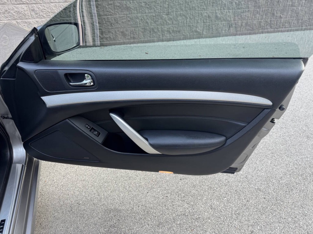 2009 INFINITI G37 Image 29