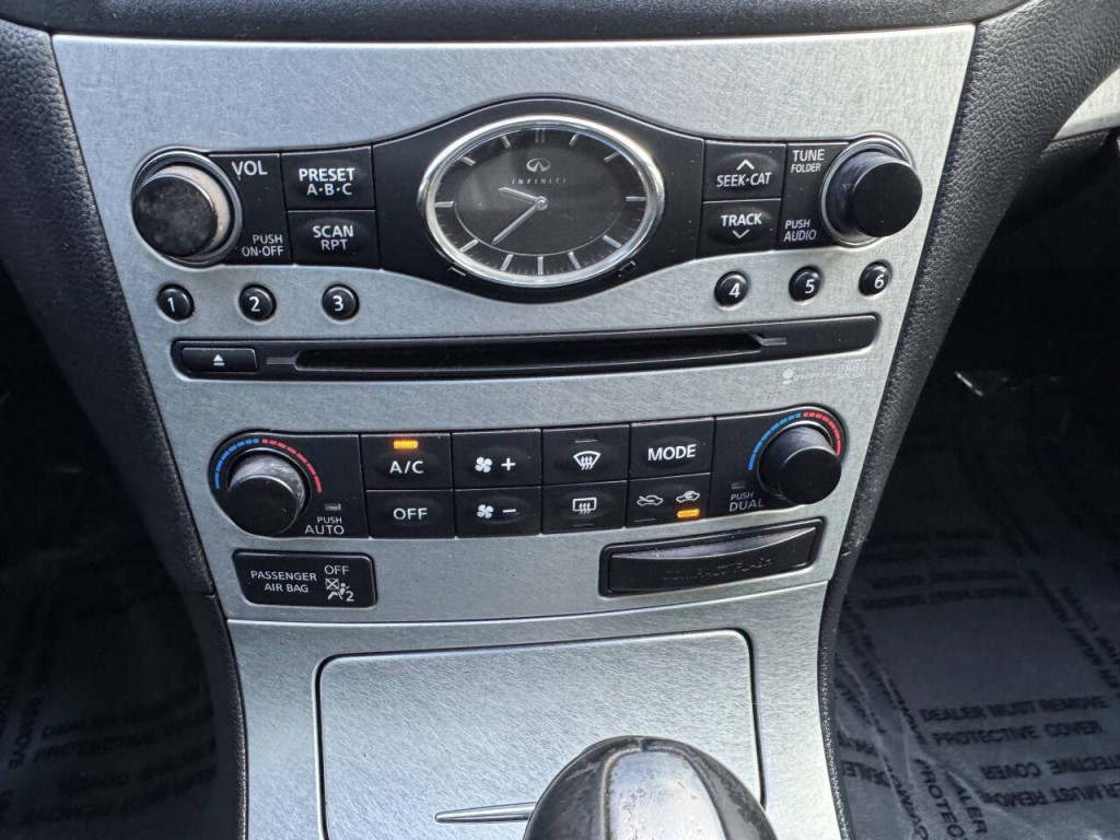 2009 INFINITI G37 Image 32