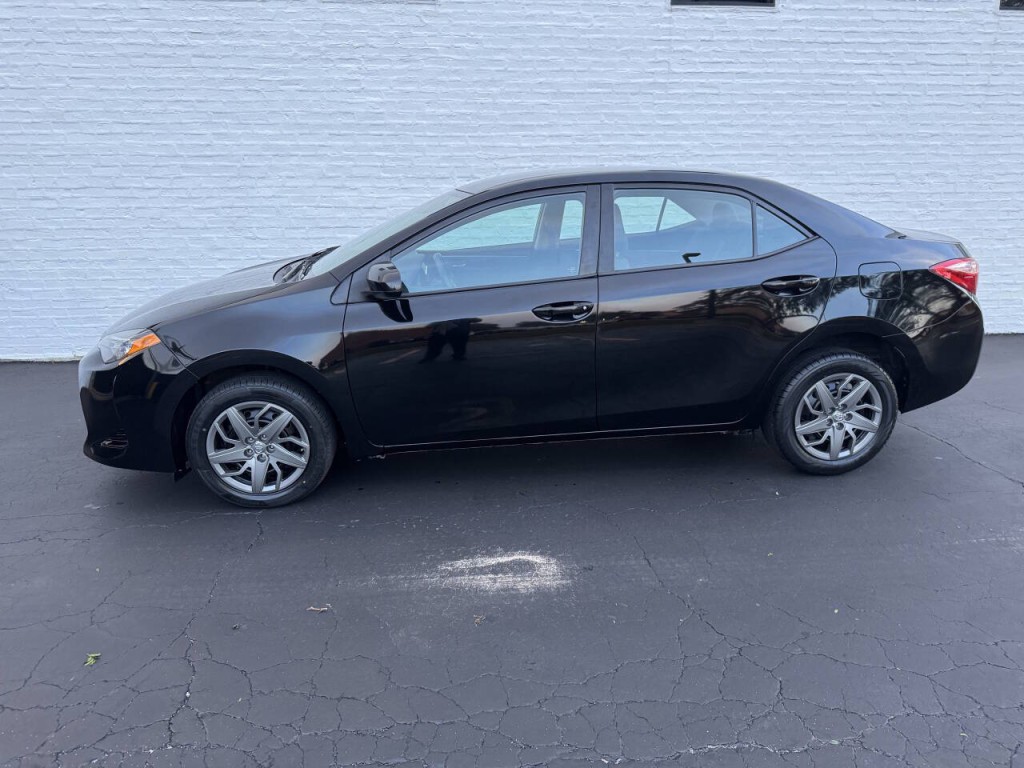 2017 Toyota Corolla Image 2