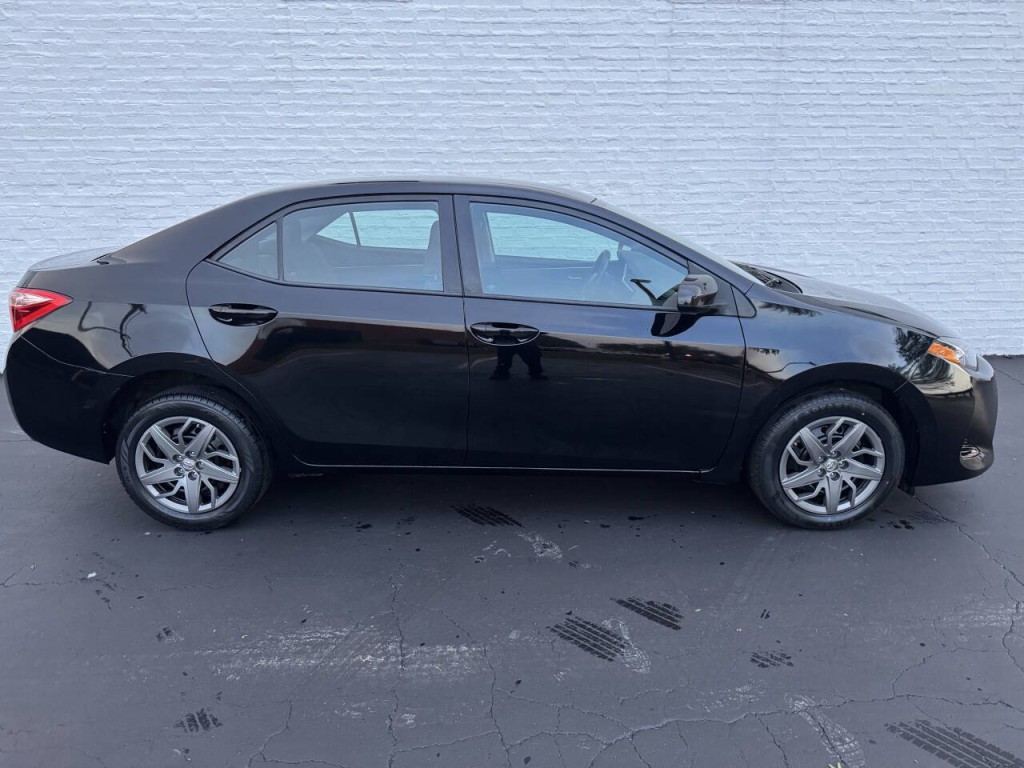 2017 Toyota Corolla Image 9
