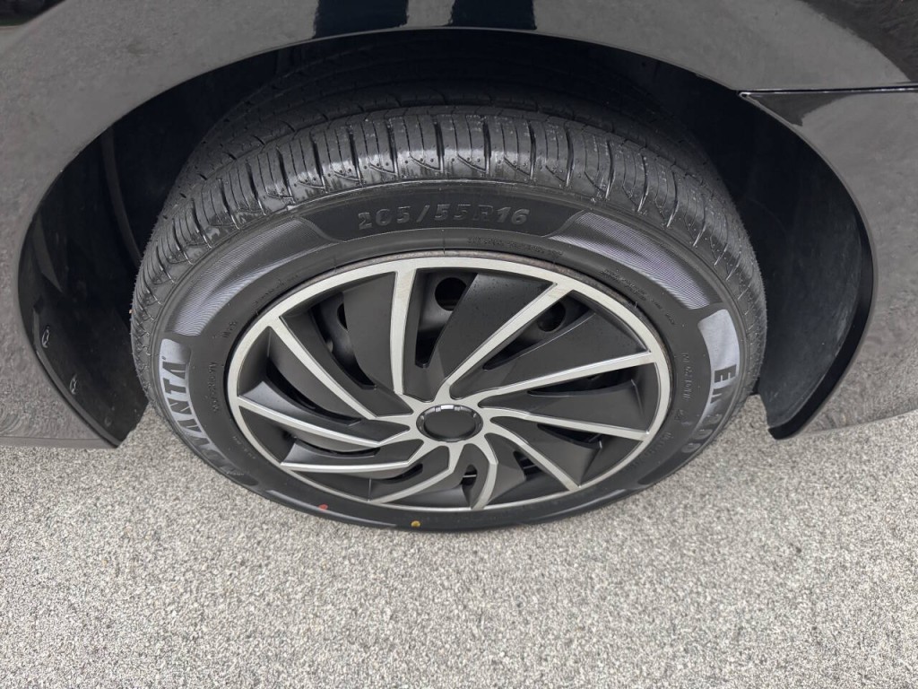 2015 Nissan Sentra Image 18