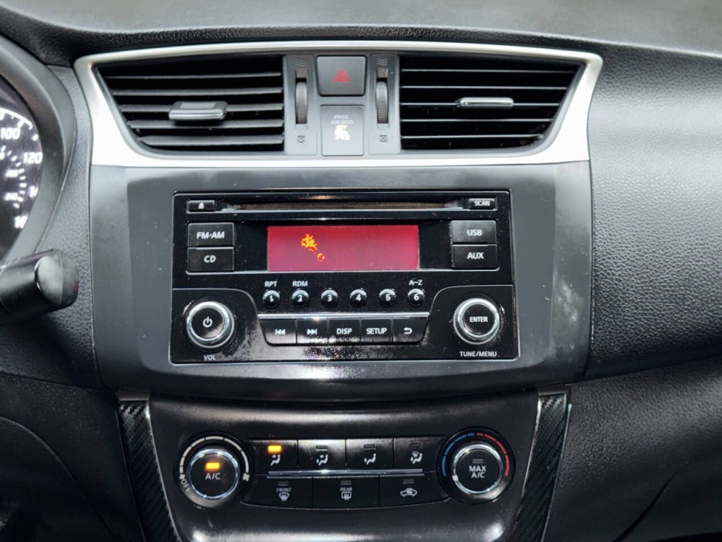 2015 Nissan Sentra Image 25