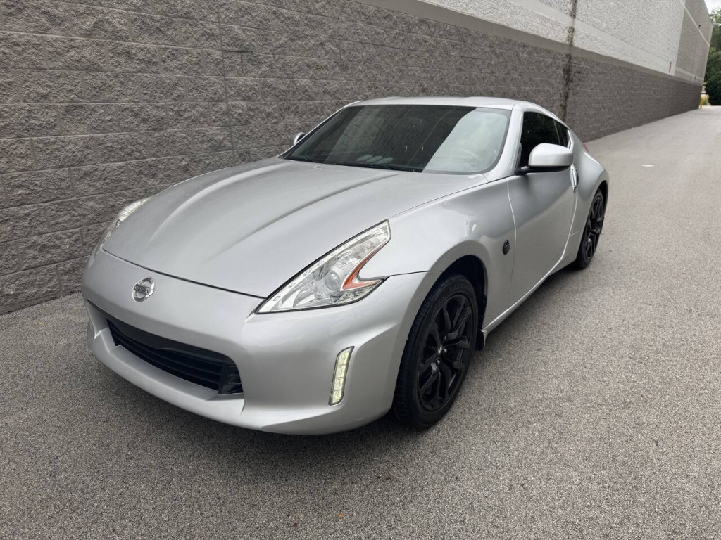 2015 Nissan 370Z Image 1
