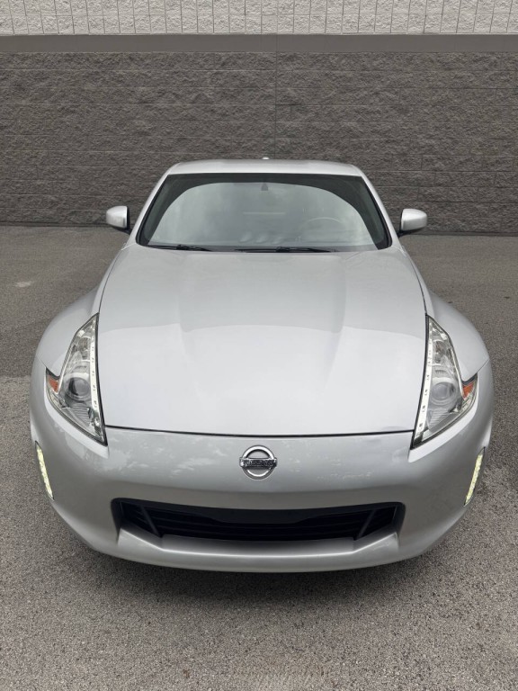 2015 Nissan 370Z Image 2