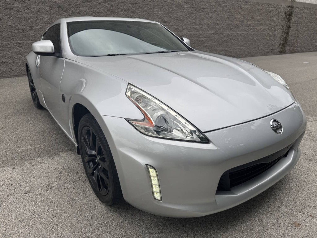 2015 Nissan 370Z Image 4