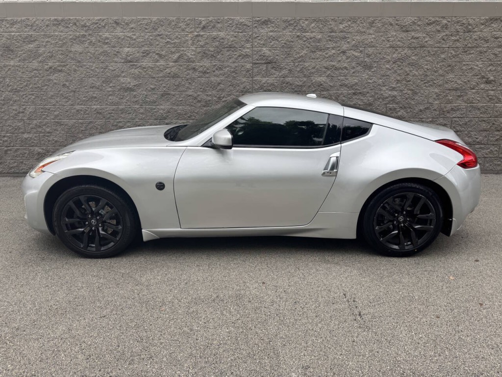 2015 Nissan 370Z Image 6