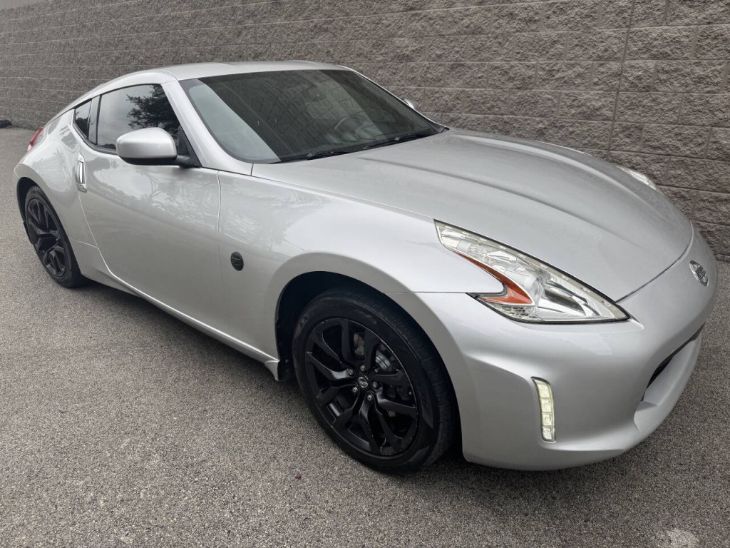 2015 Nissan 370Z Image 8