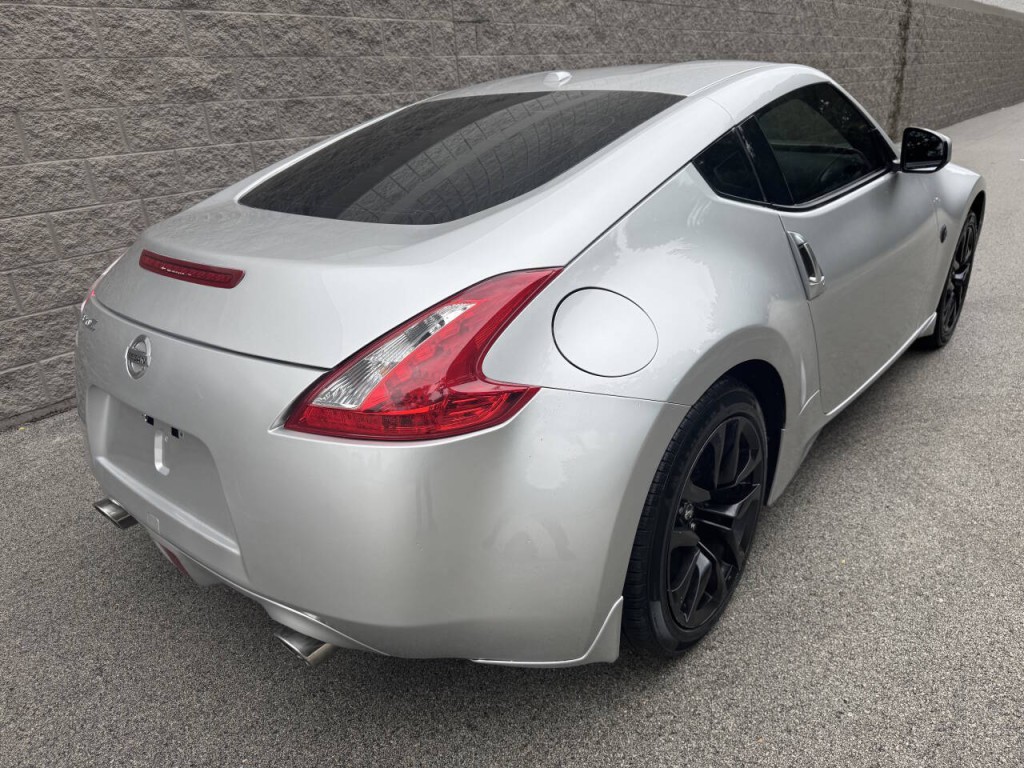 2015 Nissan 370Z Image 9