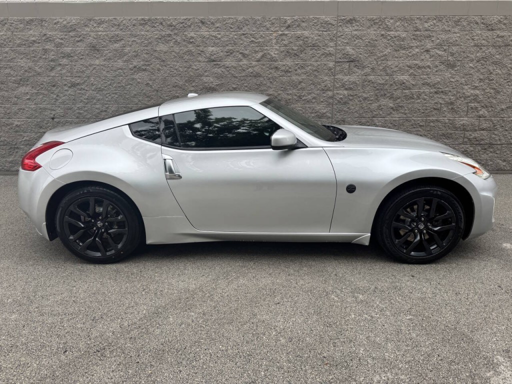 2015 Nissan 370Z Image 10