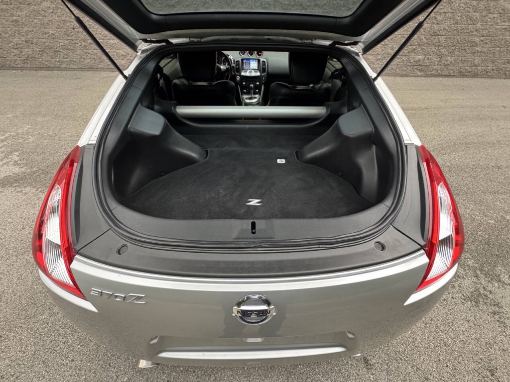 2015 Nissan 370Z Image 11