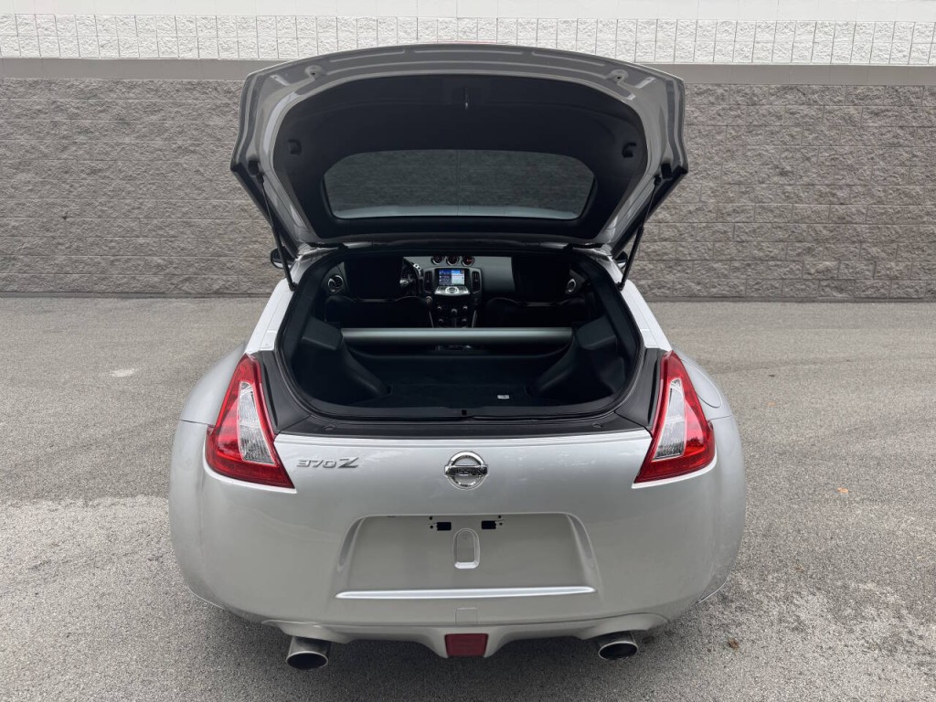 2015 Nissan 370Z Image 12