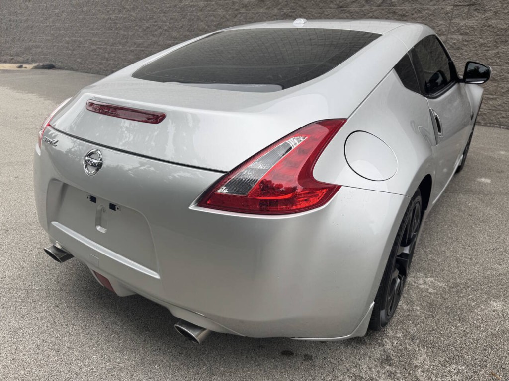 2015 Nissan 370Z Image 13